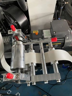 2-12 oz Macchina per la formazione di tazze di carta con doppia parete Dimensione esterna di 2200*1350*1900mm e 2500 kg Capacità