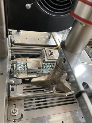 Macchina per schiumare tazze di carta ad alta velocità 120-150pcs/min per le piccole imprese Dimensione esterna 2340mm*1435mm*1800mm Voltaggio 380V 50HZ