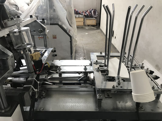 Macchina di produzione di tazze e piatti di carta completamente automatica con dimensioni esterne 2130mm*1350mm*1900mm