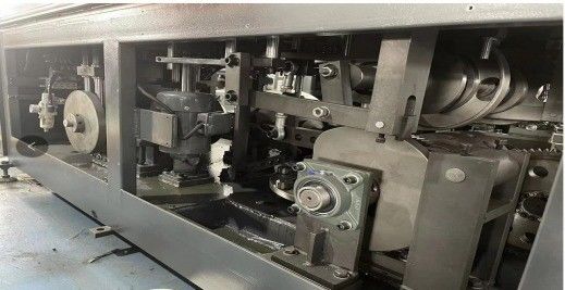 Macchina di produzione di tazze di carta completamente automatica da 2 oz a 16 oz con tecnologia ad ultrasuoni a 85 pezzi/minuto