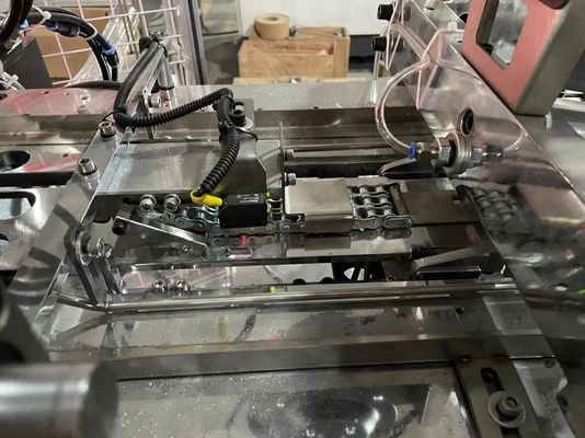 Fonte d'aria 0,4-0,5 m3/min Velocità media Macchina di produzione di tazze di carta completamente automatica per tazze da caffè monouso
