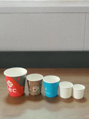Macchina per tazze di carta completamente automatica per negozi di alimenti 120-150pcs/min Capacità di produzione
